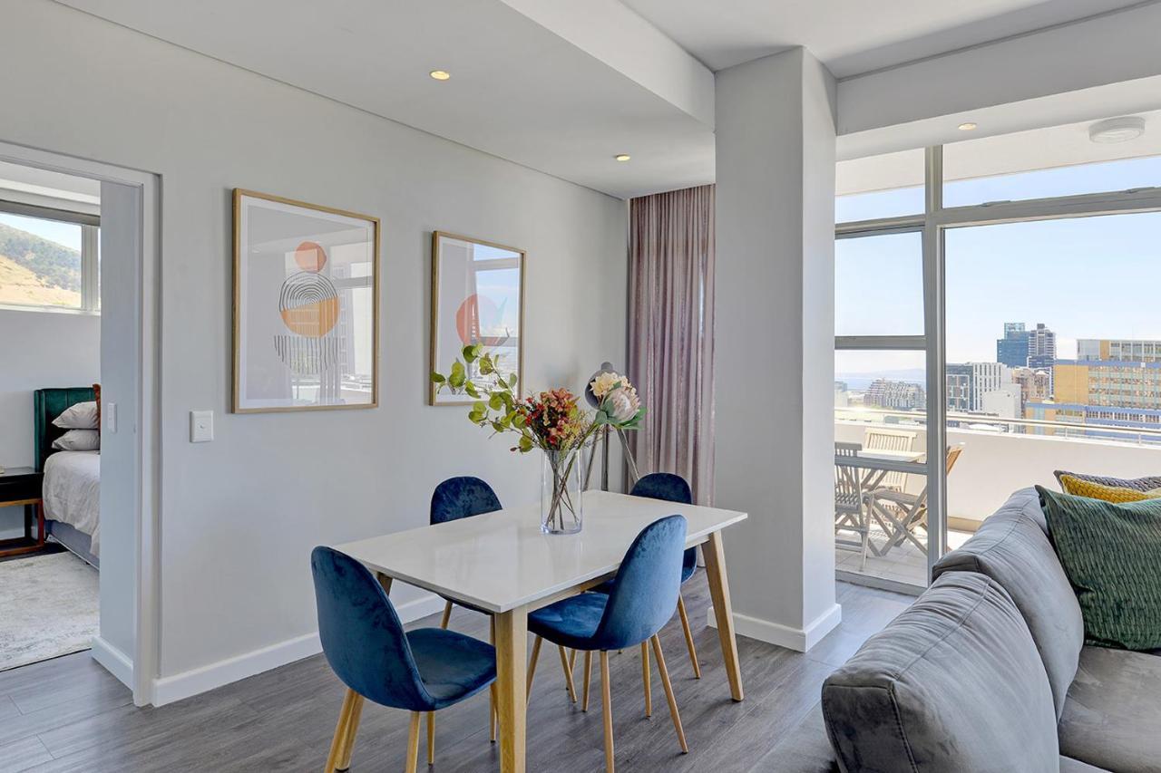 Lyra - Chic Urban Living In The Heart Of *