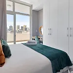 Lyra - Chic Urban Apartment Living In The Heart Of Cape Town